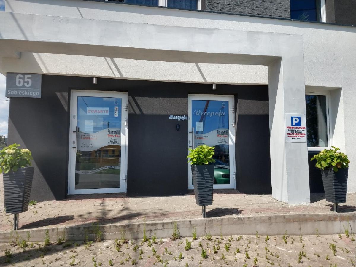 Pokoje Goscinne Bialy Slon Rahmel Exterior foto