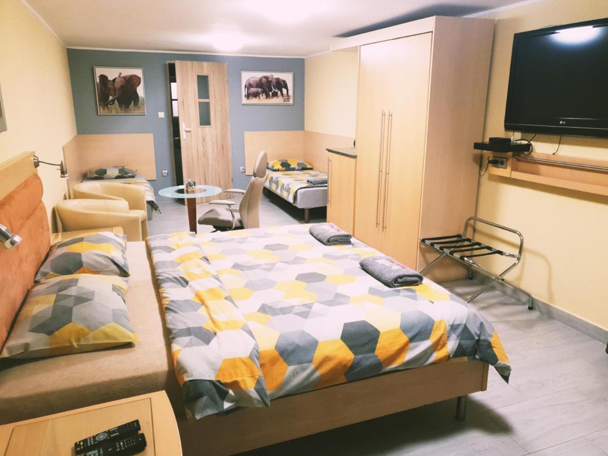 Pokoje Goscinne Bialy Slon Rahmel Exterior foto